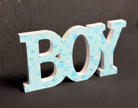 قطعة خشب تزيين كلمة BOY ازرق ( عرض 28 سم * ارتفاع 14.5سم )