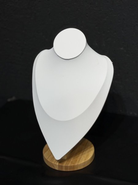ستاند عرض مجوهرات رقبة جلد مع قاعدة خشب كبير  ( ارتفاع 33سم - عرض 21سم ) <br> <span class='text-color-warm'>سيتوفر قريباً</span>