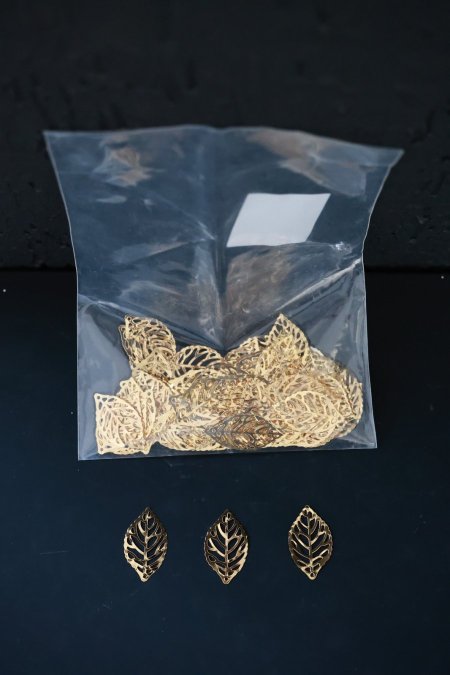 قطع تزين معدن ورقة صغيرة - بكيت 100 حبة ( قياس 30 mm )