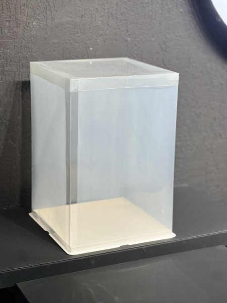 صندوق بلاستيك شفاف قاعدة كرتون حجم كبير ( ارتفاع 45 سم - عرض وطول 30*30 سم )
